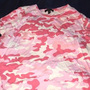 Pink camouflage shirt sleeve shirt